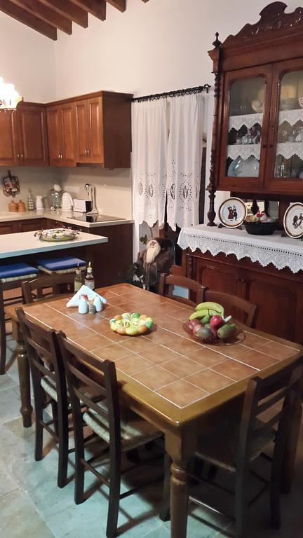 Xenios Cottages Lofou Pokoj fotografie