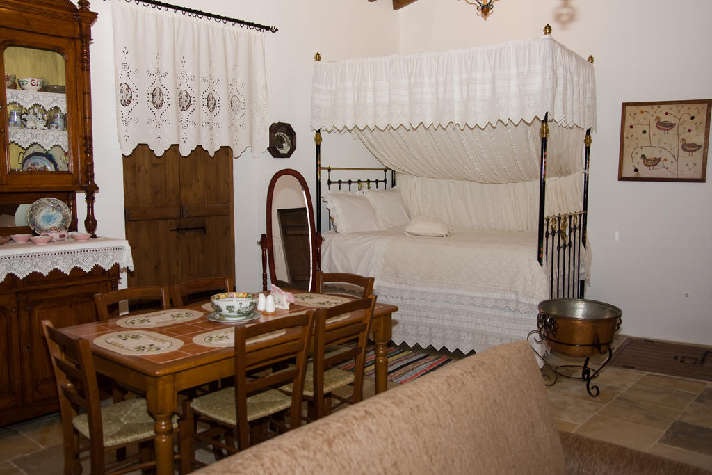 Xenios Cottages Lofou Pokoj fotografie